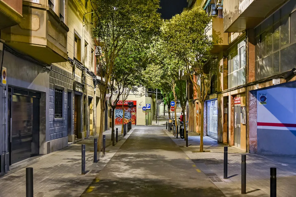 Carrer de Besa (L'Hospitalet de Llobregat, Barcelona, Spain)